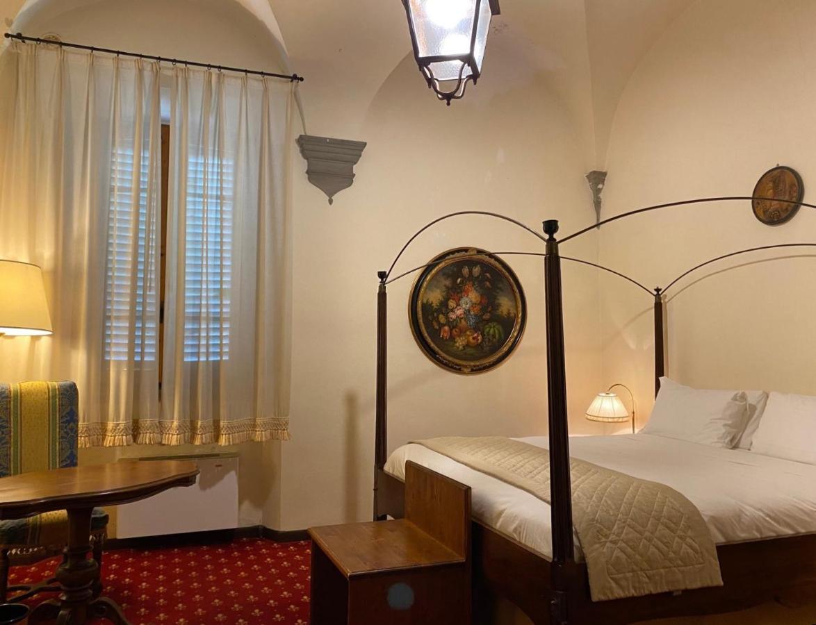 Quattro Gigli Hotel 蒙托伯里茵瓦亚 外观 照片