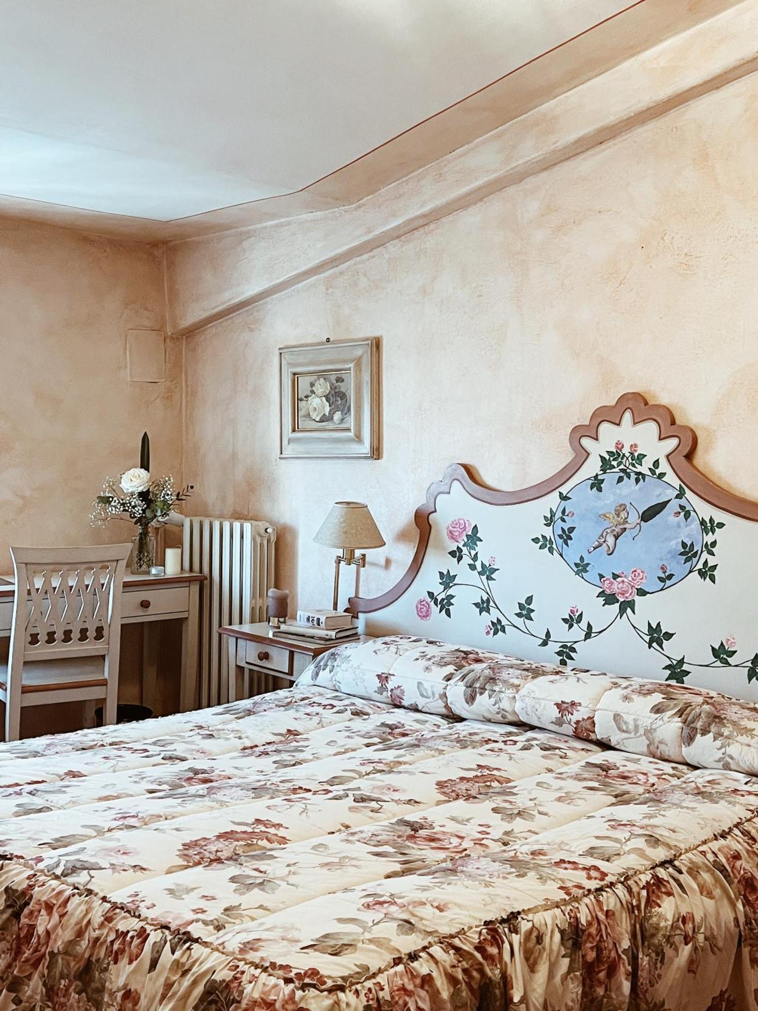 Quattro Gigli Hotel 蒙托伯里茵瓦亚 外观 照片